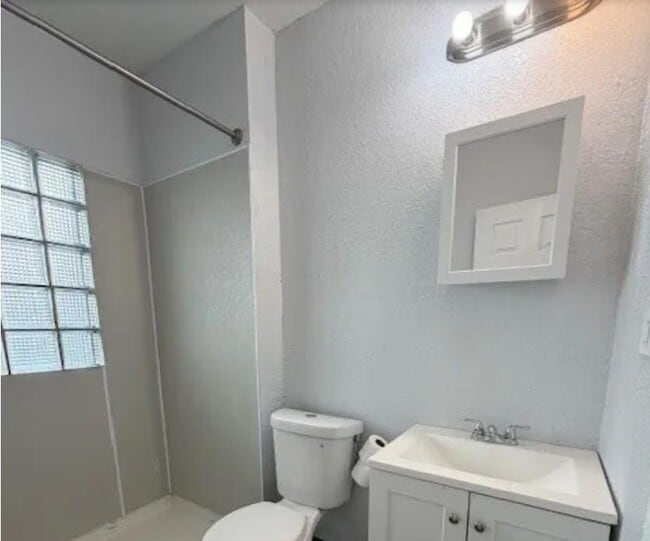 Building Photo - 3294 E 146th St