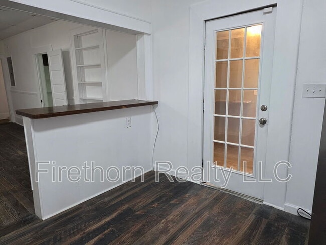 Building Photo - 283 L R White Rd