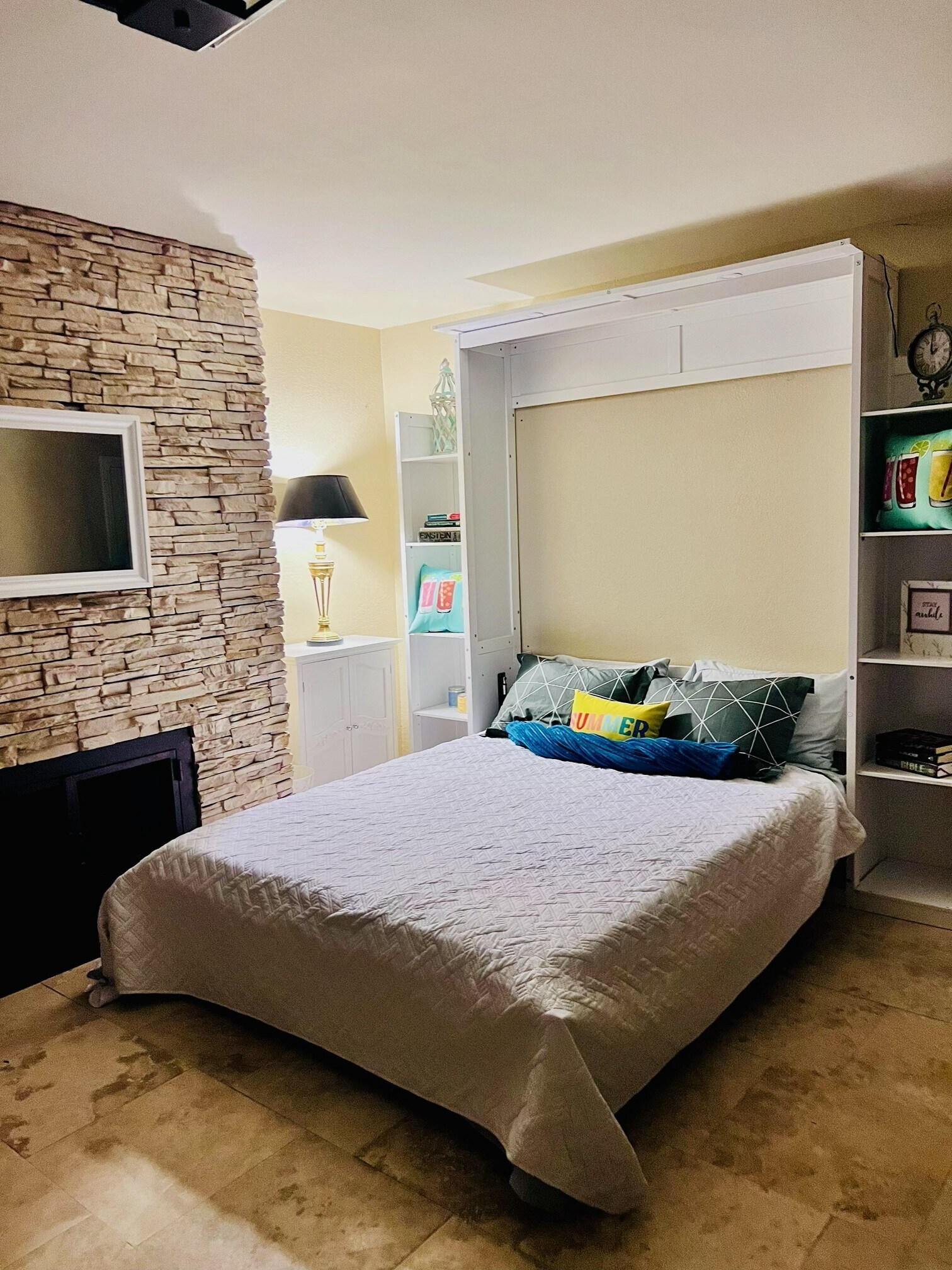 Building Photo - 31241 Old River Rd