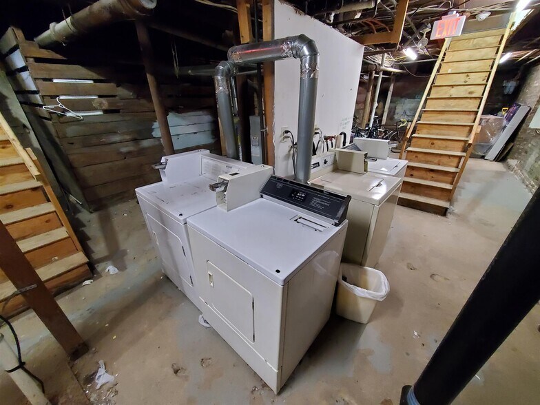 Building Photo - 40 Linden Ave