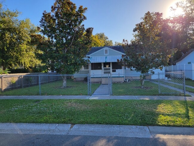 Primary Photo - 3721 17th St N