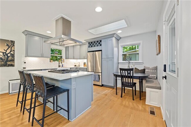 Building Photo - 3831 Greenhill Dr