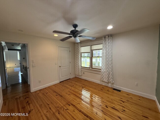 Building Photo - 605 Farrelly Ave