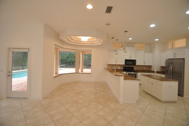Building Photo - 12 Clementina Ct