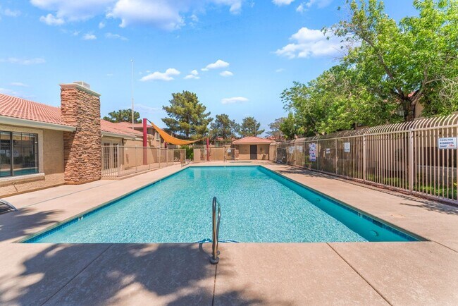 Building Photo - 7300 W Pirates Cove Rd