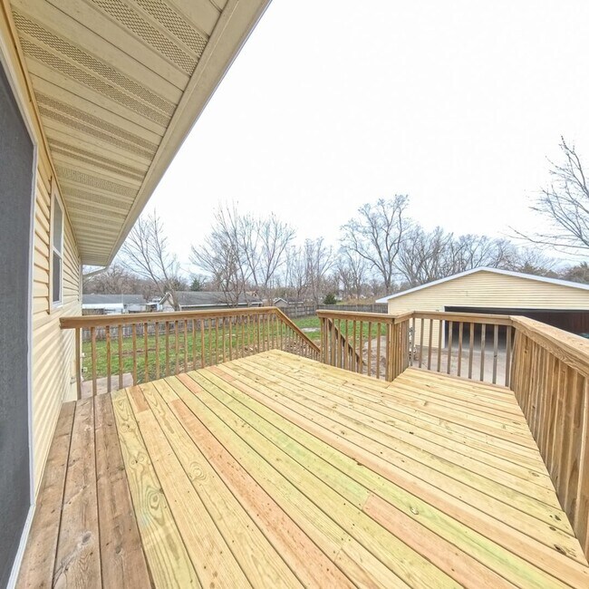 Building Photo - Charming 3 bedroom 2 bathroom home