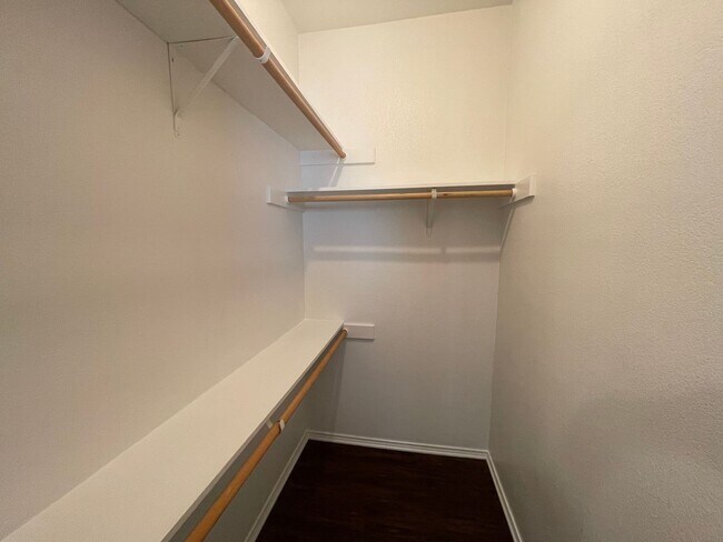 Building Photo - 105-107 Sunburst Court