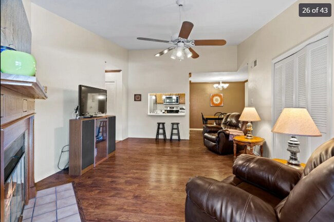 Building Photo - Downtown Third-Floor Penthouse Condo