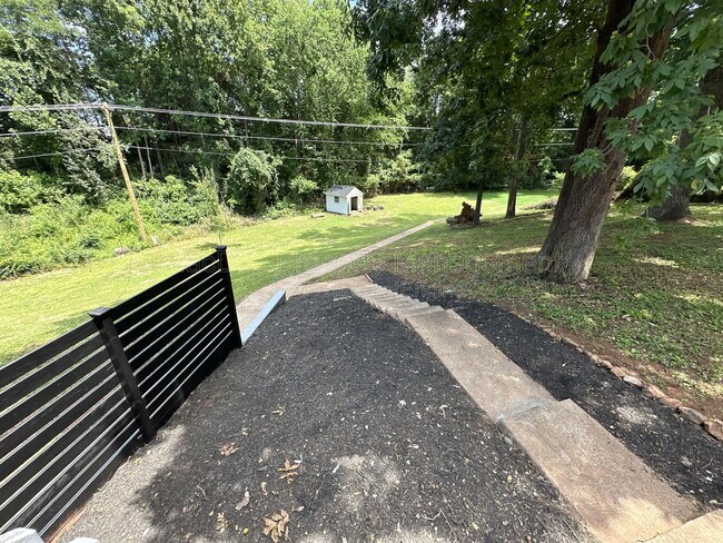 Building Photo - 12317 Metlock Rd