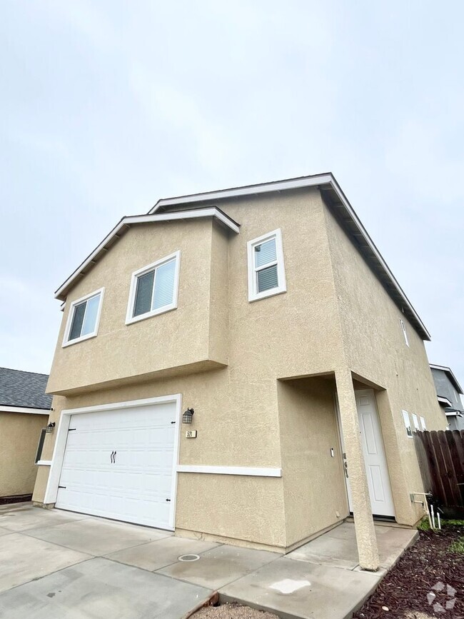 Building Photo - Merced: $2,400 Two-Story 4 bed 2.5 bath ho...