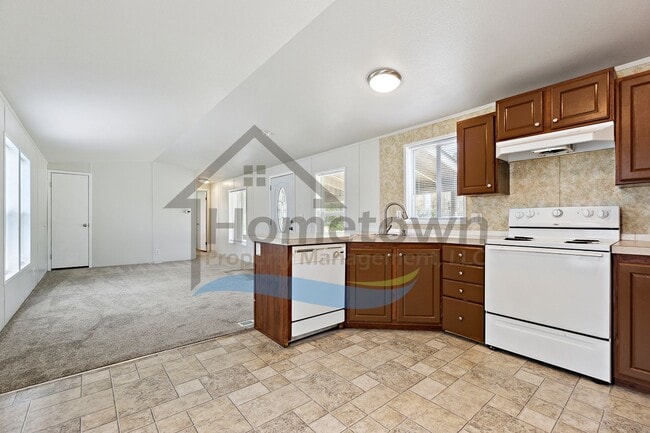 Building Photo - 5563 E Grove Ave