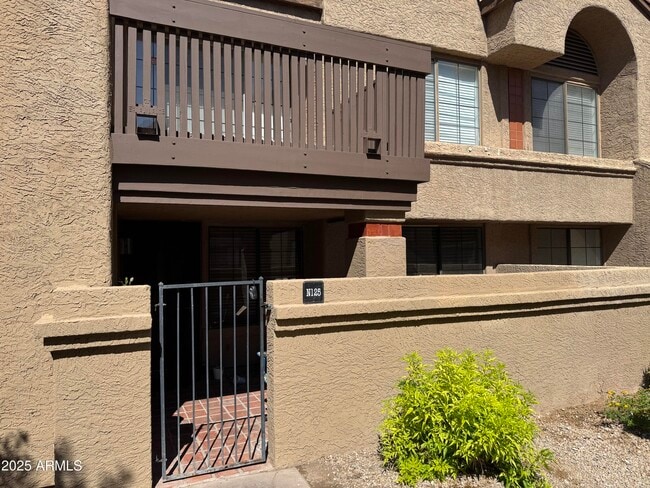 Building Photo - 700 E Mesquite Cir