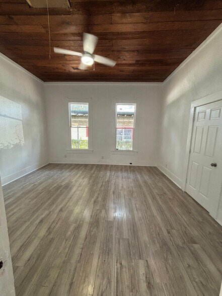 Building Photo - 2106 Saunders Ave