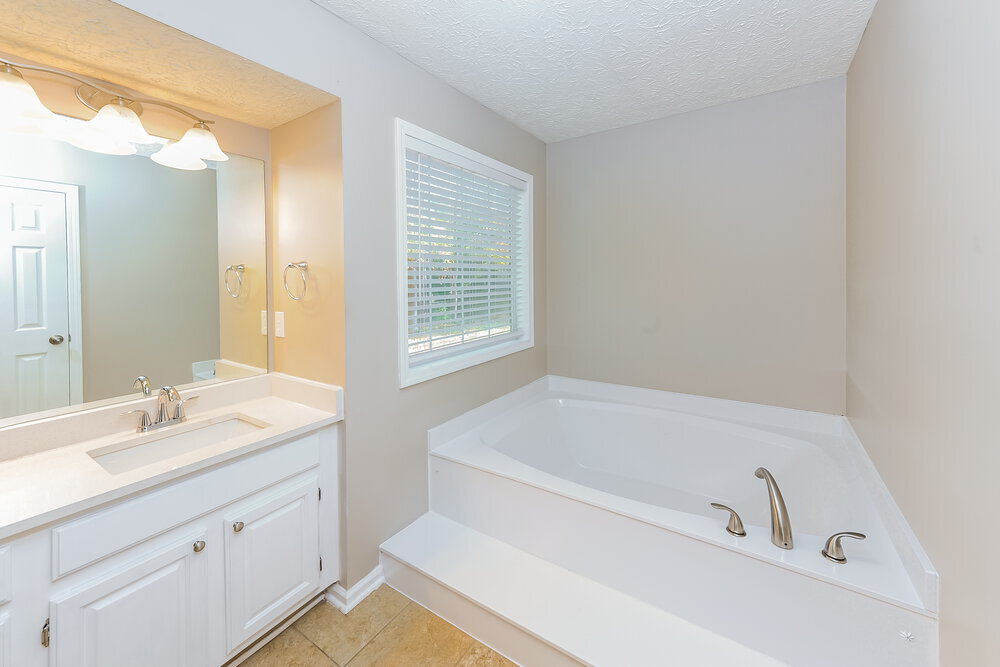 Building Photo - 5015 River Rock Way