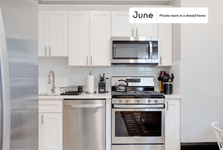 Building Photo - Room in Shared 4 bed/1.5 bath home in South Boston