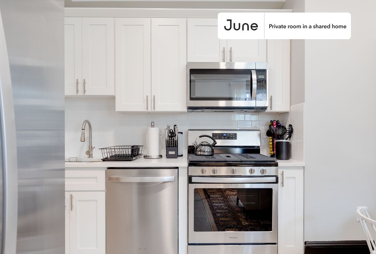Building Photo - Room in Shared 4 bed/1.5 bath home in South Boston