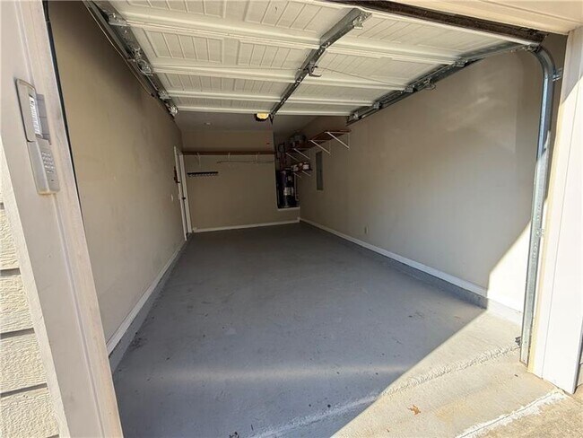 Building Photo - 314 Pin Oak Ave