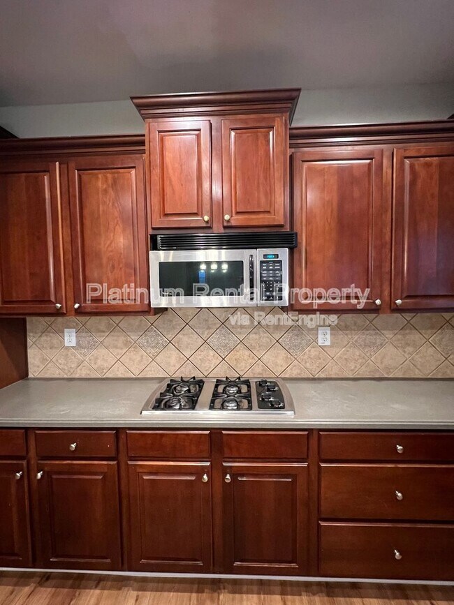 Building Photo - 7170 Belcrest Dr
