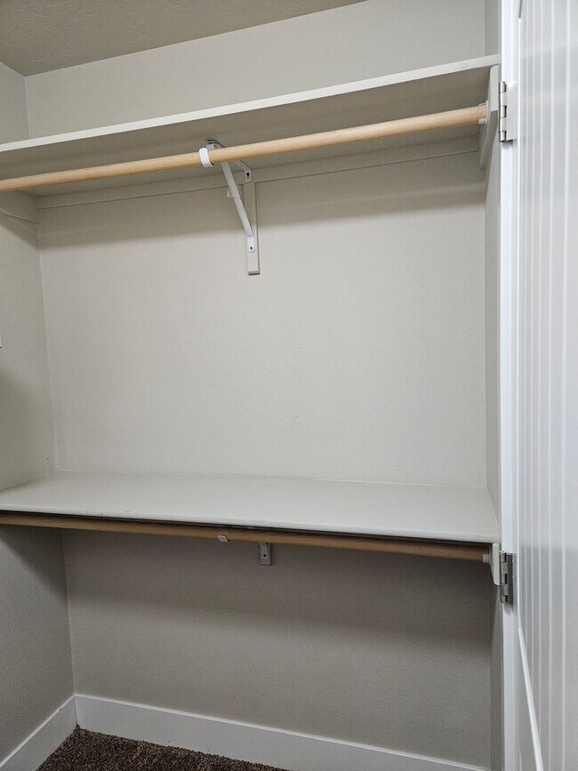 Building Photo - AVON16698