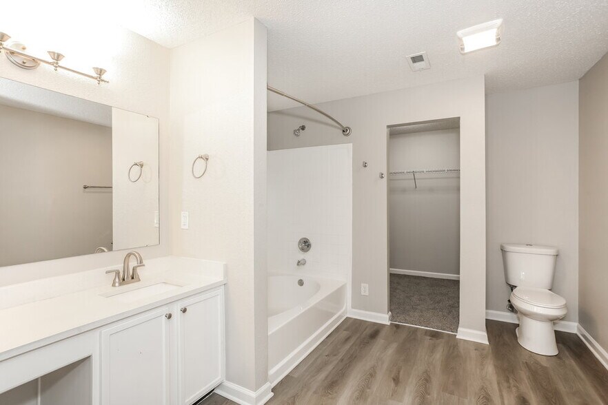 Building Photo - 5609 Woodland Trace Blvd