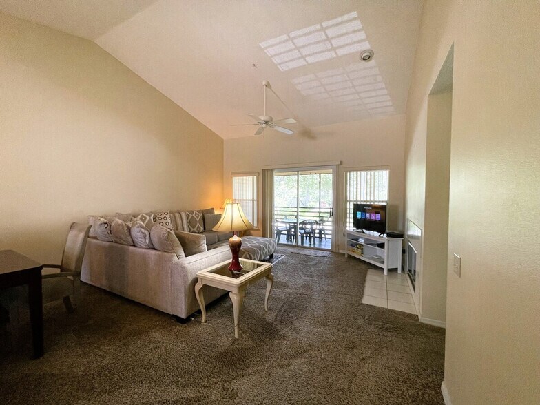 Primary Photo - 2950 Cottage Grove Ct