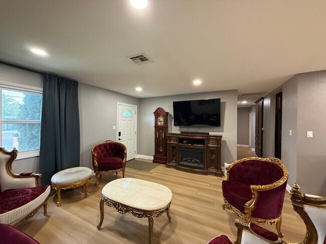 Building Photo - First time rental! 3 bed, 2 bath single story home