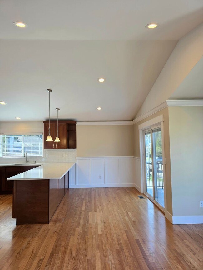 Building Photo - Auburn west hill 4 bedroom and 3 bathroom well maintained home.  Available NOW!