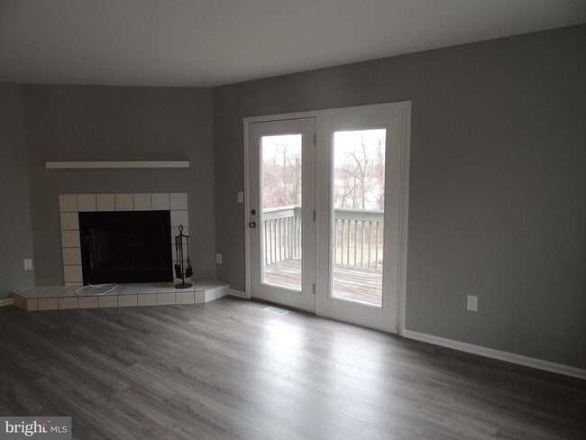 Building Photo - 404 Pinebrooke Cir