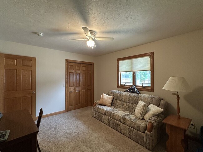 Building Photo - Spacious 3 Bed / 3 Bath Duplex in Sanborn, IA