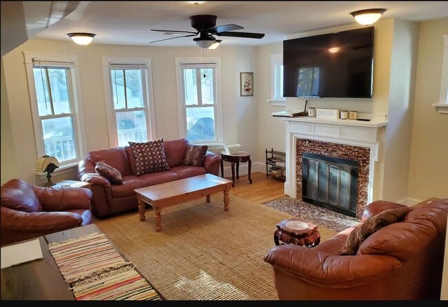 Building Photo - 41 S Dover Ave