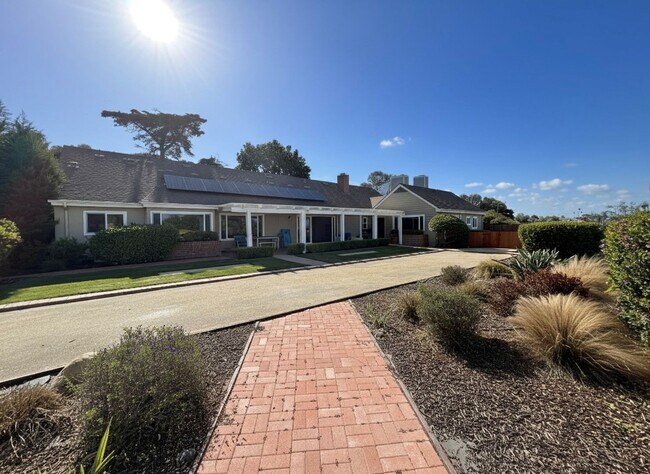 Building Photo - Hillside Ventura Home- Gorgeous Ocean View!!