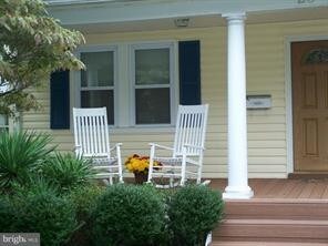 Front - 20 Locust Ave