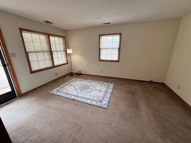 Building Photo - 2 Bed Duplex with Rocking Chair Front Porc...