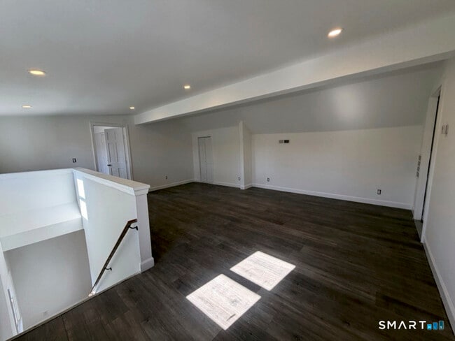 Building Photo - 30 Dora St