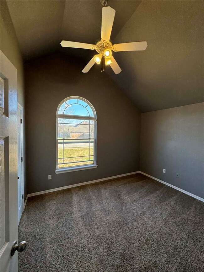 Building Photo - 1457 Prairie View Ave