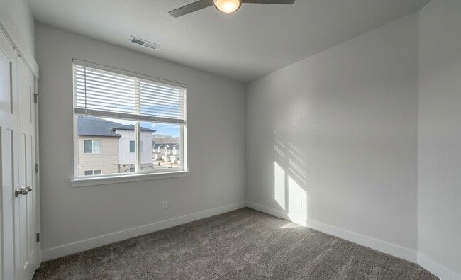 Building Photo - 1094 3980 W