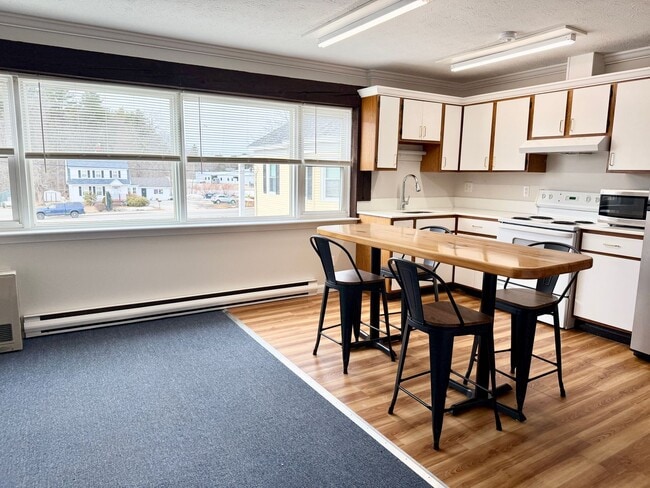 Building Photo - Well maintained inside and out