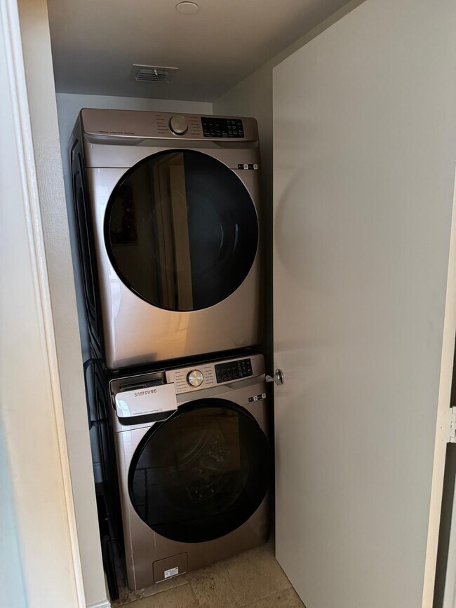 Building Photo - 1800 S Ocean Dr