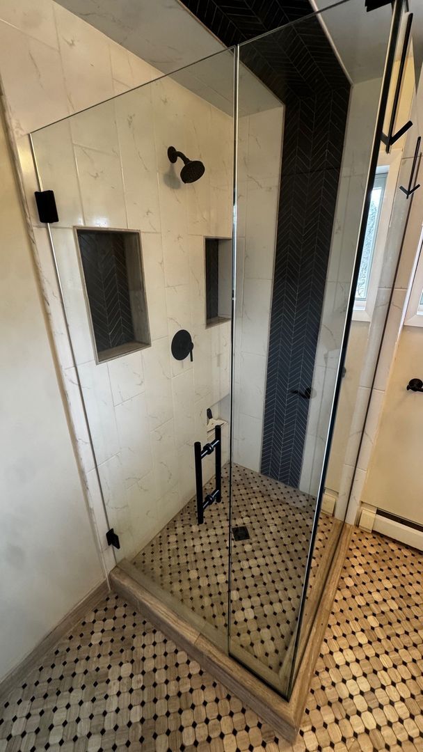 Building Photo - Wonderful 4BR 3BA w/ 2 Car Garage on 1.38 Acres in desirable Mendota Heights neighborhood!