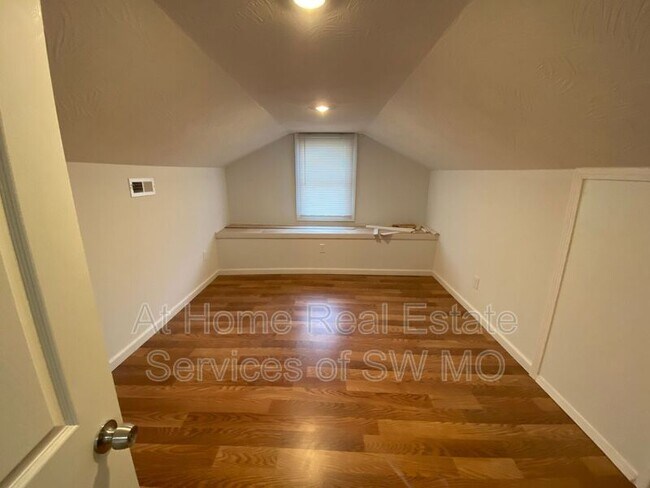 Building Photo - 617 S Fort Ave