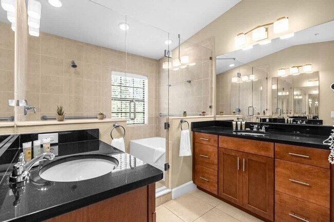 Building Photo - 14590 Damai Ln