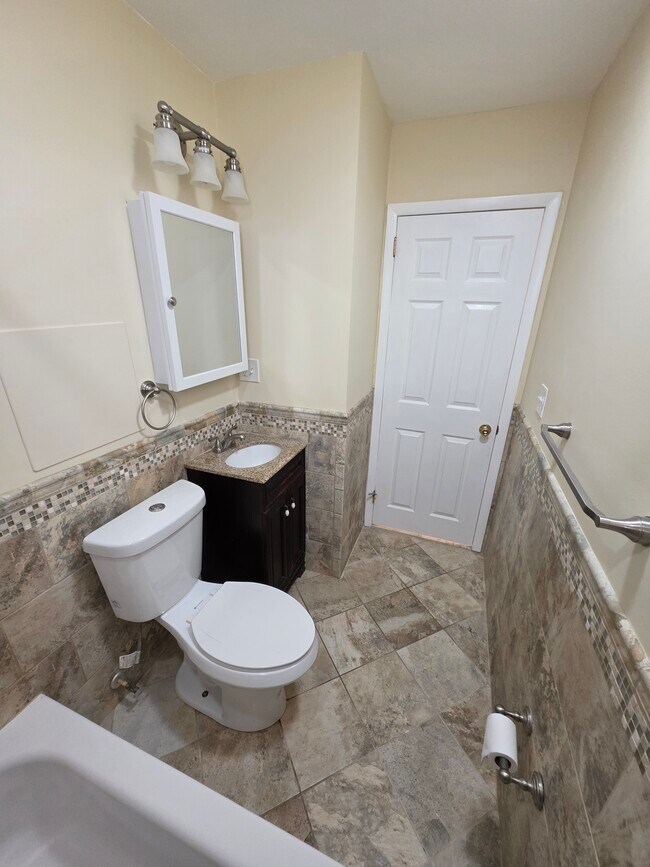 Building Photo - 1406 Montgomery Rd