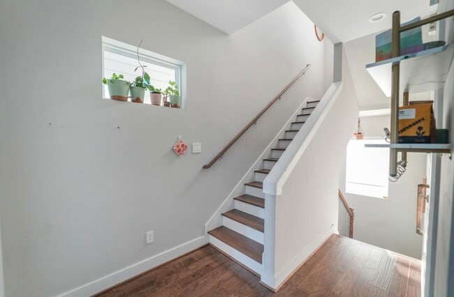 Building Photo - 622 Janisch Rd