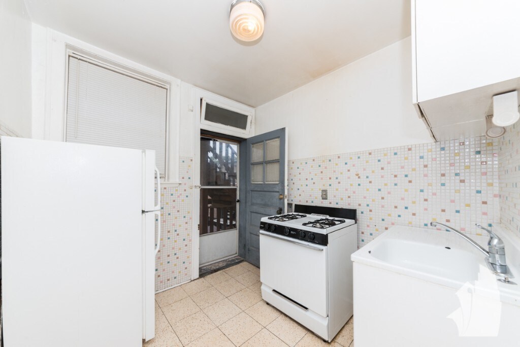 Building Photo - 3710 N Hoyne Ave