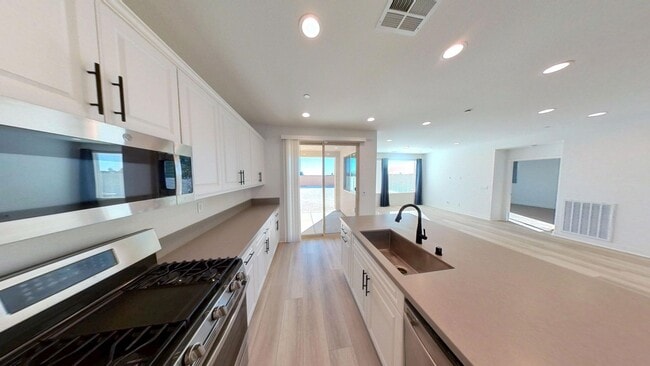 Building Photo - 1627 Vlg Grn Wy