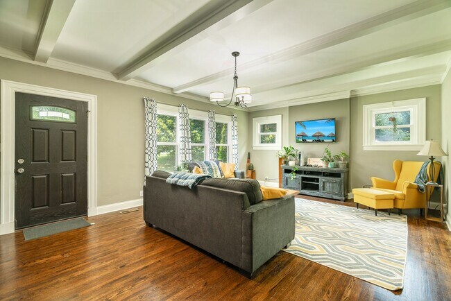 Building Photo - Knoxville 37917 - 3 bedroom 2 bath - call ...
