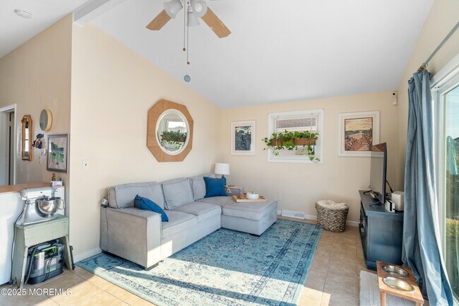 Building Photo - 825 Leeward Dr