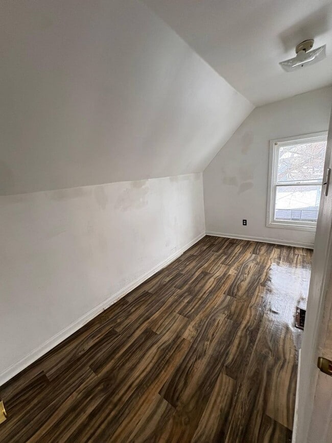 Building Photo - 2-Bedroom, 1-Bathroom Home GOSHEN – $1,095 Month | 842 Sq. Ft.