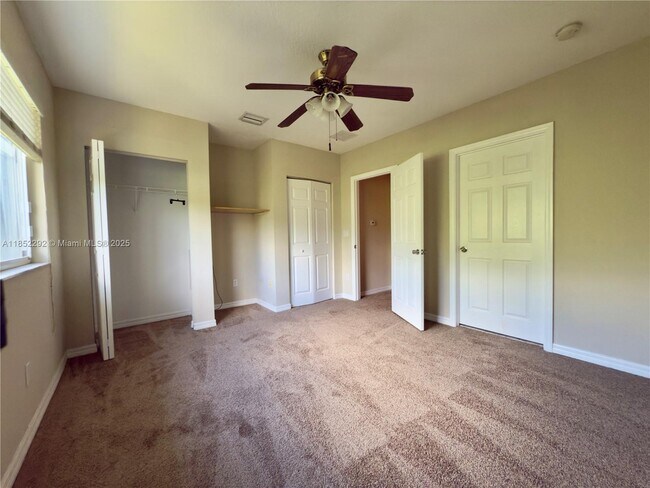 Building Photo - 1904 Alamanda Way