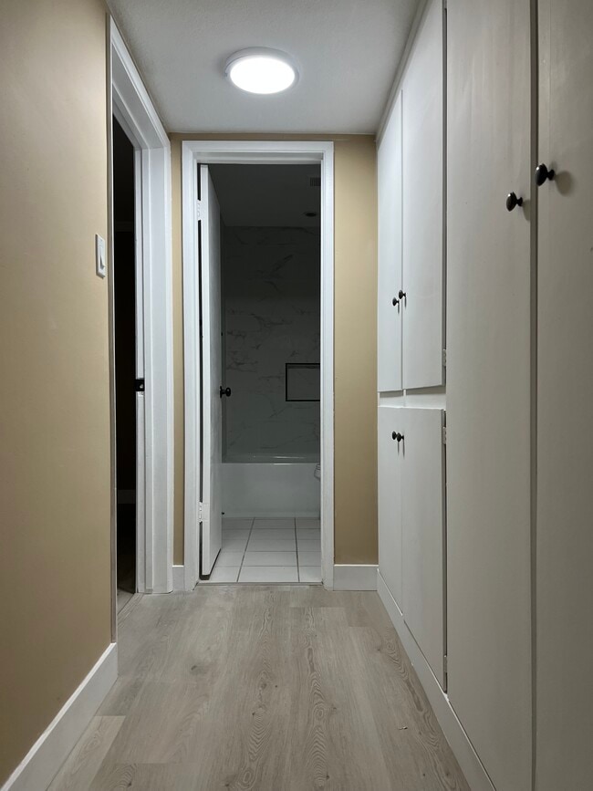 Hallway II - 1515 Oak St